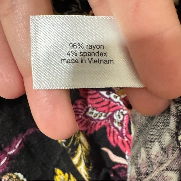 LANE BRYANT BLACK FLORAL TWISTED NECK SWING TUNIC TEE TOP SIZE 26/28 4X - Picture 9 of 9